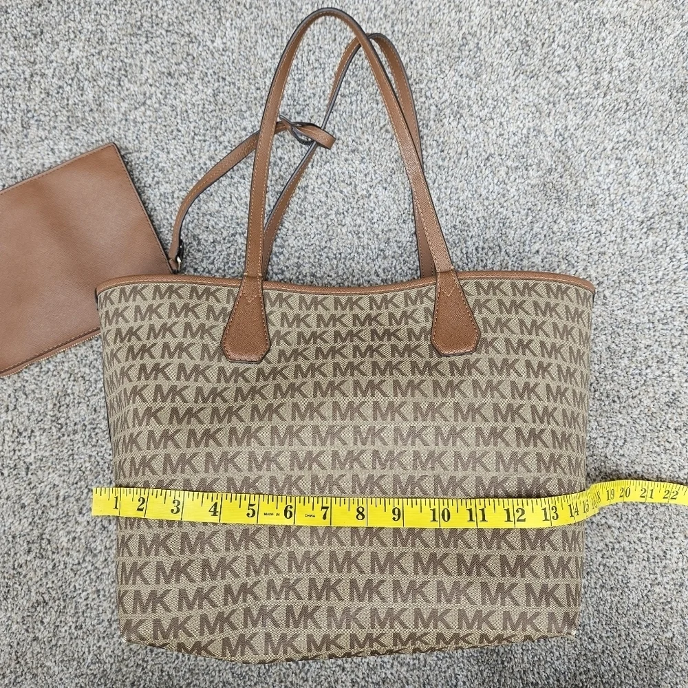Michael Kors Signature Reversible Tote Handbag Purse & Wristlet Monogram / Brown